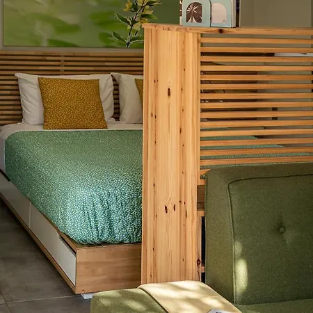 Olive Lemon Biophilic House & Lush Forest Garden Vakantiehuis *