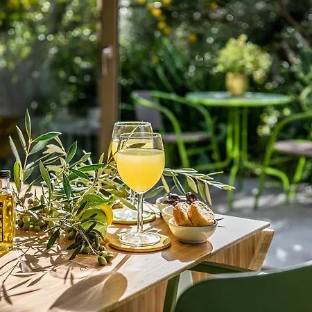 Olive Lemon Biophilic House & Lush Forest Garden *