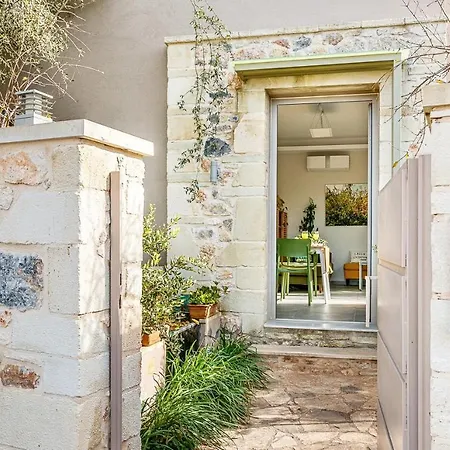 Olive Lemon Biophilic House & Lush Forest Garden